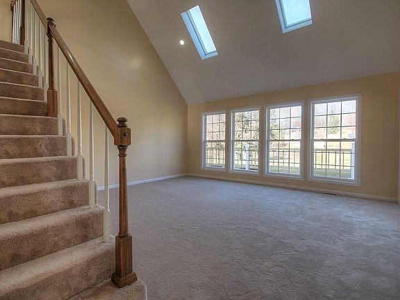 5th image of 33 W Clay Ct