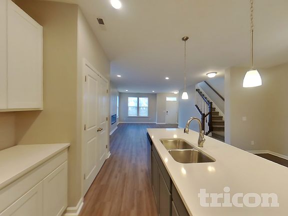 5th image of 303 Thomas Point Dr