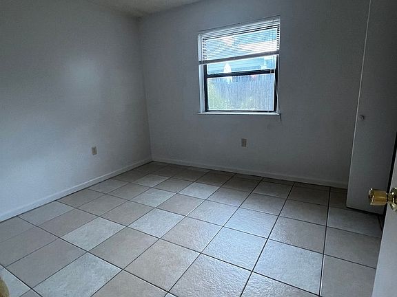 5th image of 213 Tiffany Ct SE #B