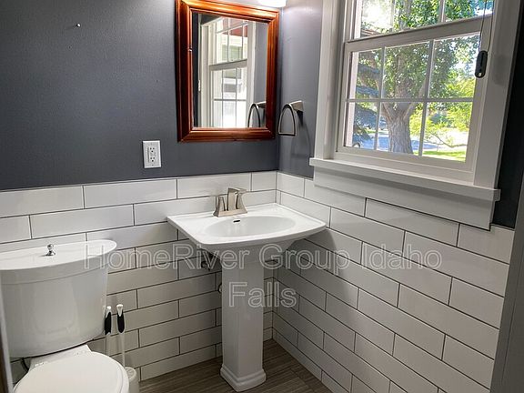 2nd image of 230 Tautphaus Dr