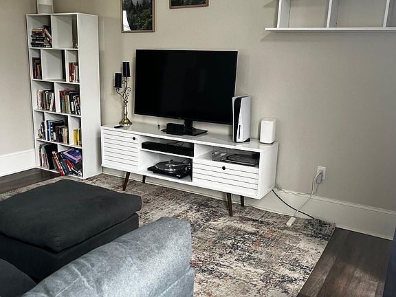 4th image of 1561 N Prieur St #1