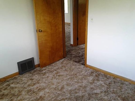 5th image of 543 1/2 High St
