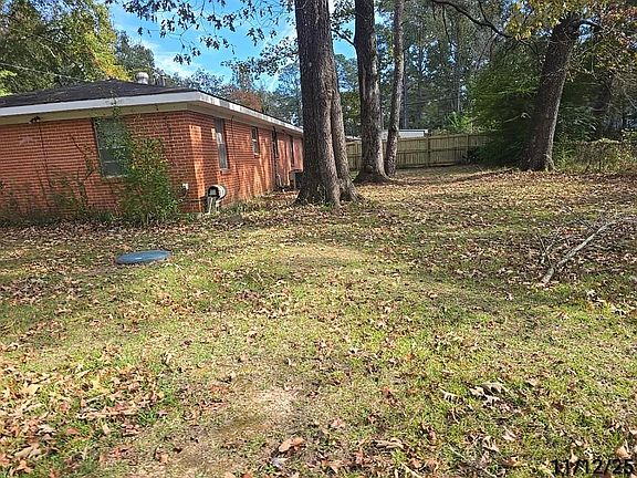 3rd image of 1525 Edwards Rd