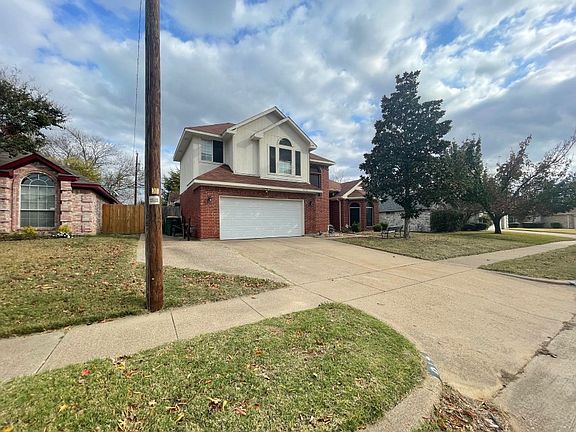 3rd image of 913 Steadman Dr