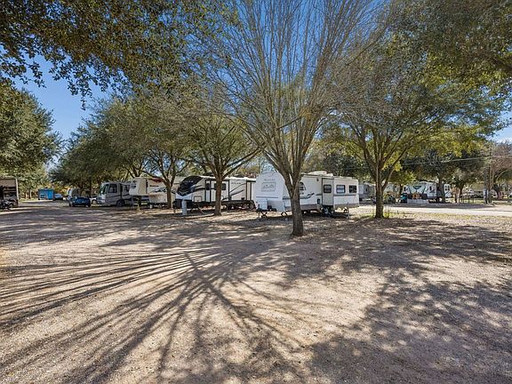 5th image of 21611 Parker Rd