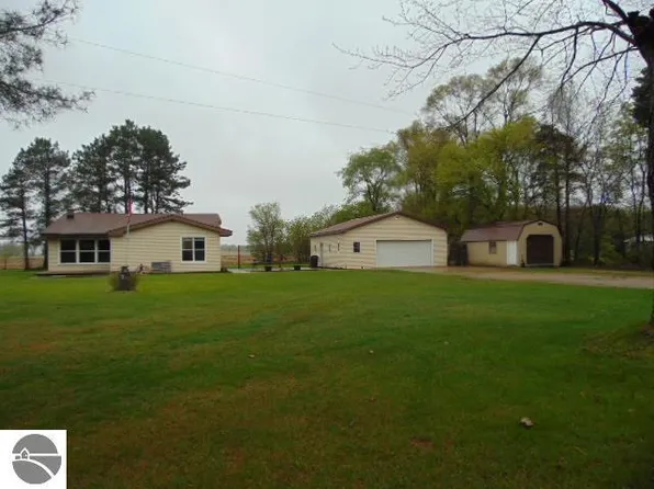4960 W Fillmore Rd, Ithaca, MI 48847