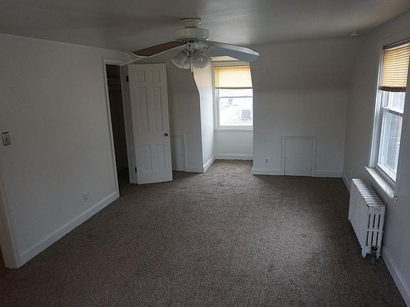 2nd image of 384 Riverbank St APT 2