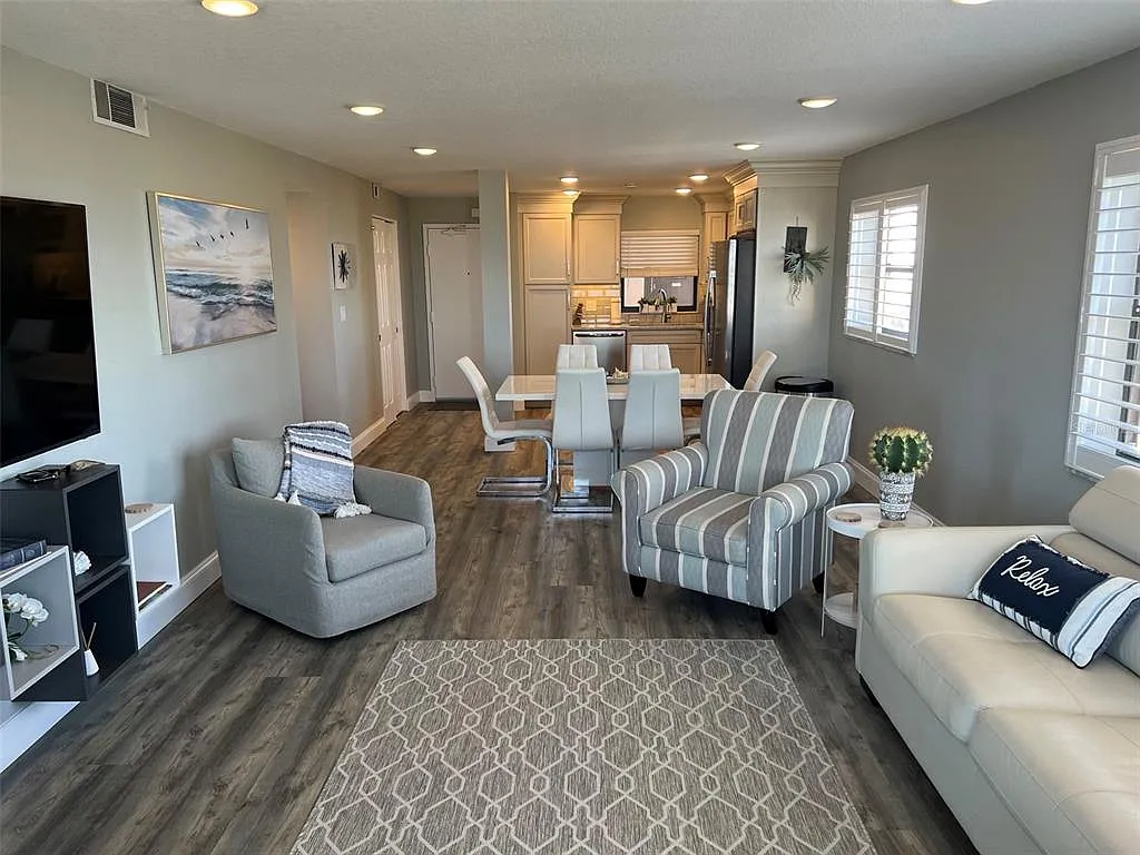 2 bed, 2.0 bath, 1100 sqft, $5,500 — Photo 4