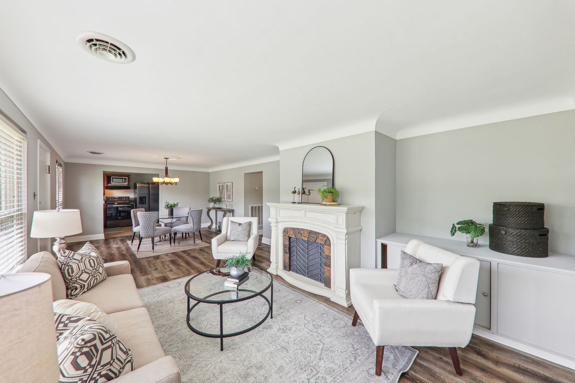 10699 Tesson Ferry Rd-2404-012.jpg