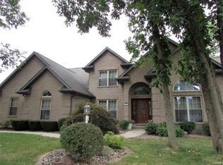 105 Hickory Tree Ct, Brighton, IL 62012