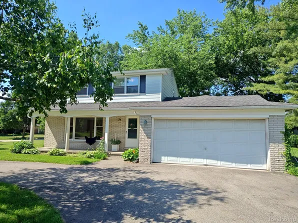 3385 Muerknoll Dr, Troy, MI 48084