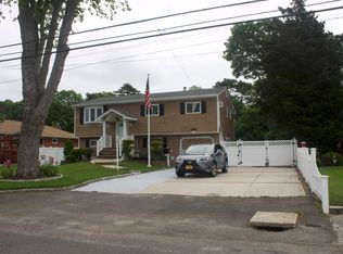 1069 Callahan St, Bay Shore, NY 11706