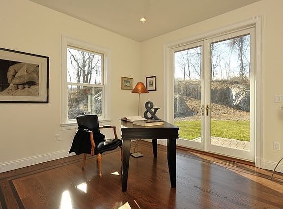 4th image of 2 Hillside St