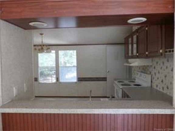 3rd image of 268 Lewis Ln