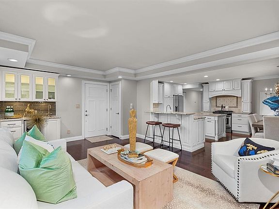 3rd image of 7527 Oxford Dr APT 2-E