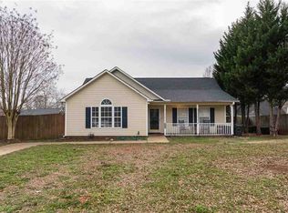 910 Hollyhock Ct, Boiling Springs, SC 29316