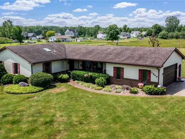 5949 Dunnigan Rd, Lockport, NY 14094
