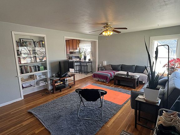 3rd image of 613 N Congress St