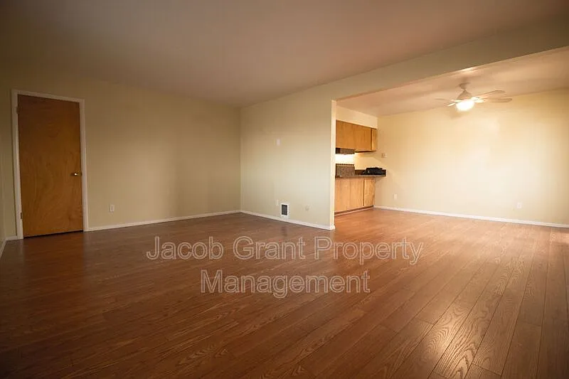 2 bed, 1.5 bath, 1250 sqft, $1,095 — Photo 3