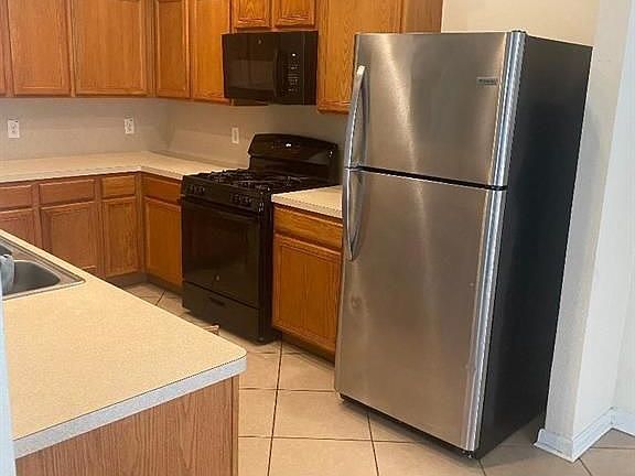 3rd image of 7011 Desert Bluff Ln