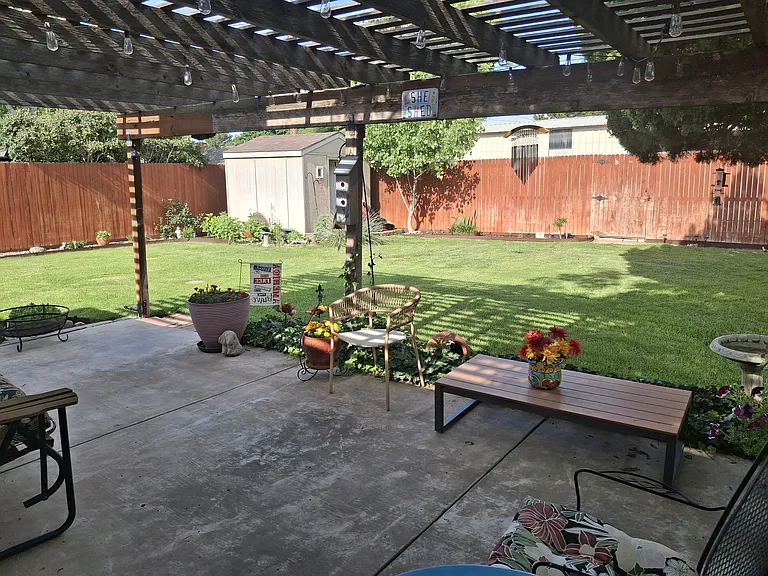 4706 Shawnee Trl — Photo 1