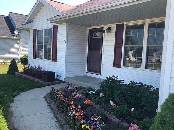 2nd image of 407 Summer Circle Dr SE