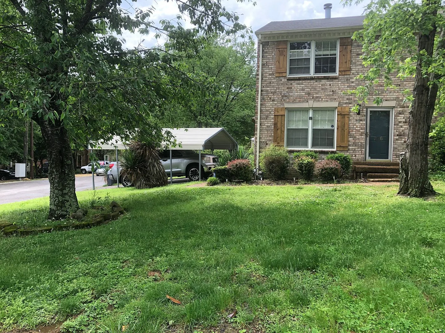 For Lease - 2 Bed, 1.5 Bath, 1300sqft Townhome — Photo 2