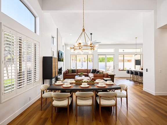 Dining Room Seats 8 +9 in the Kitchen