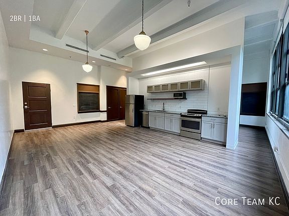 3rd image of 1824 Summit St #B301
