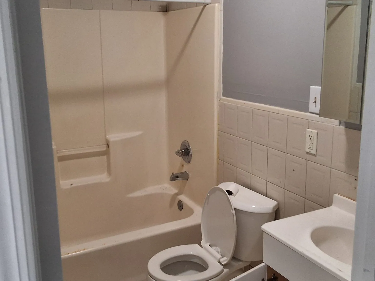 2 bed, $1,800 — Photo 2