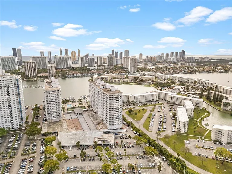 18071 Biscayne Blvd #1401 — Photo 34