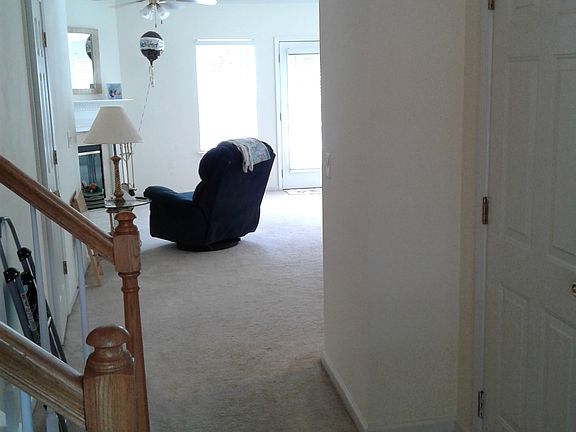 Coat closet lft. Garage, rit