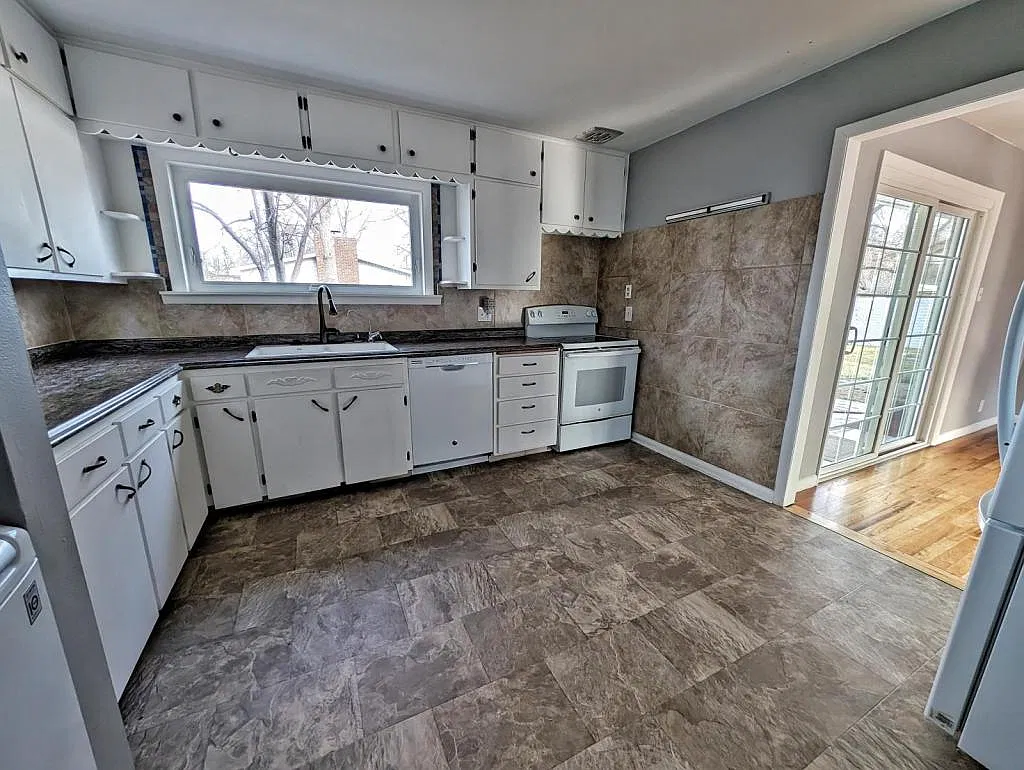 905 S 11th Ave — Photo 3