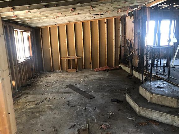 3rd image of 1620 Blaine Ave