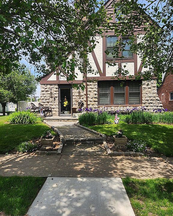 165 Central Avenue
Lynbrook 