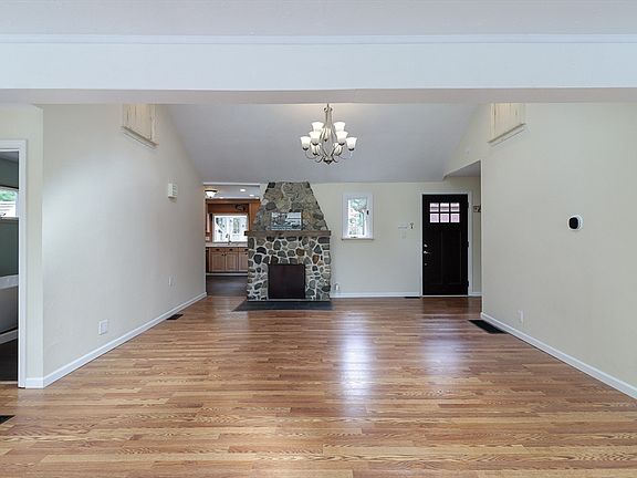 4th image of 75 Crystal Lake Rd
