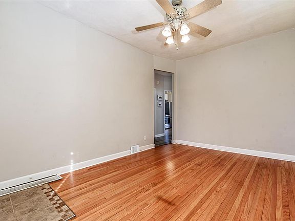 3rd image of 4143 Quincy St