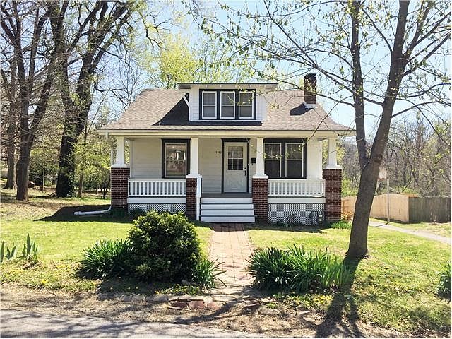 1st image of 3202 Woodlawn Ave
