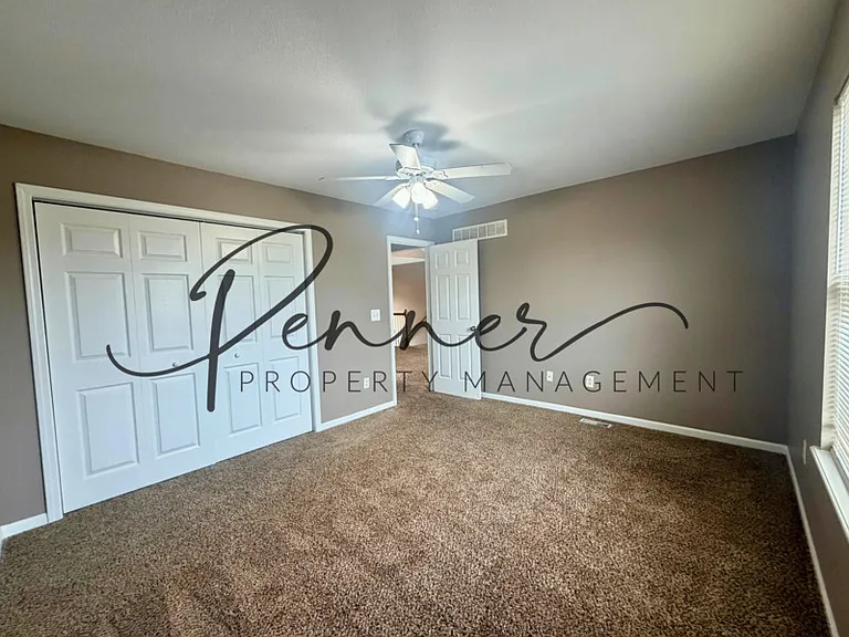 1015 NW Willow Dr — Photo 5