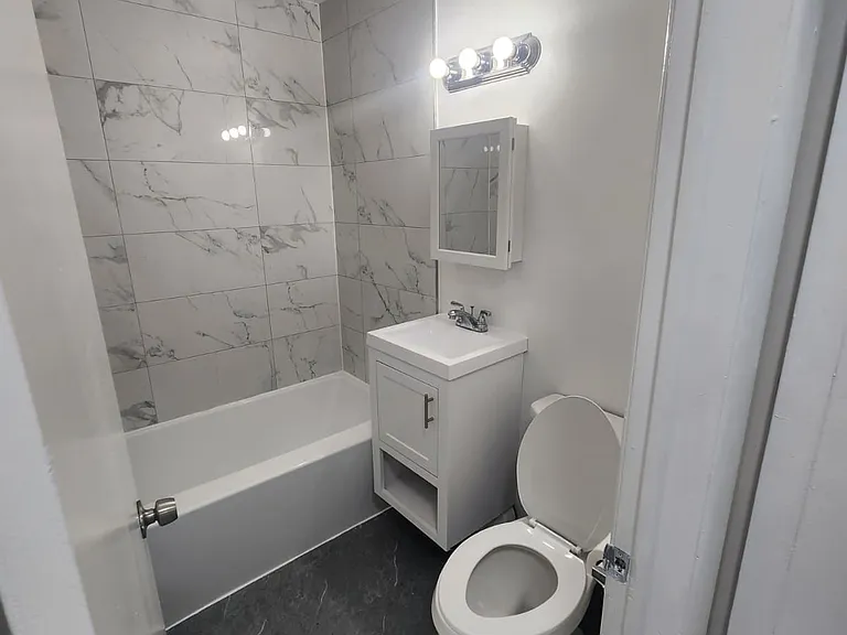 2200 Hamilton Ave — Photo 22