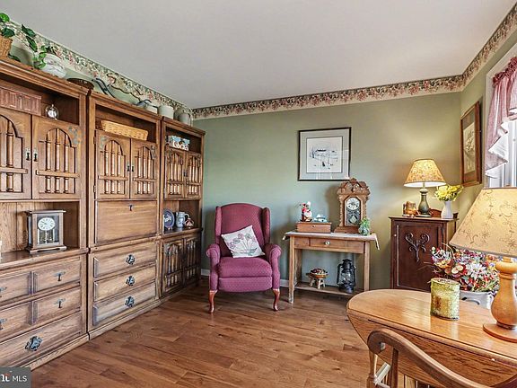 5th image of 266 Farmhouse Ln