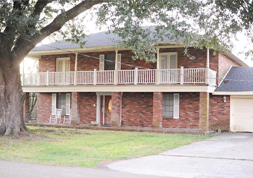 1st image of 412 Oak Ln