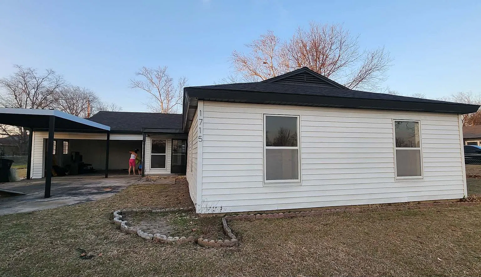 Spacious 3 Bed / 2 Bath Home Near Base 2 Living Areas + Large Yard — Photo 2