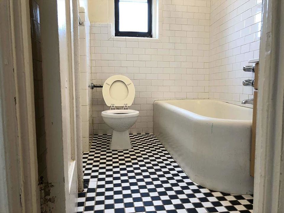 2nd image of 1417 Avenue K APT 6P