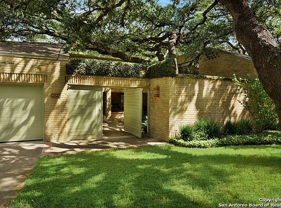 2nd image of 2823 Woodcrest Dr