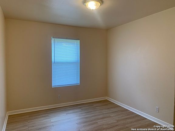 5th image of 111 Lansing Ln