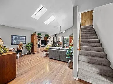 874 Tanglewood Dr — Photo 1