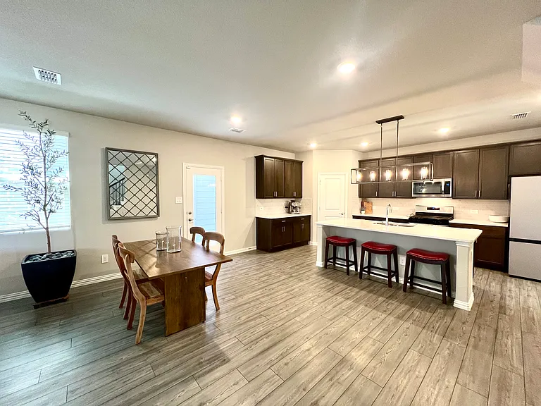 2629 Gateway Ave — Photo 6