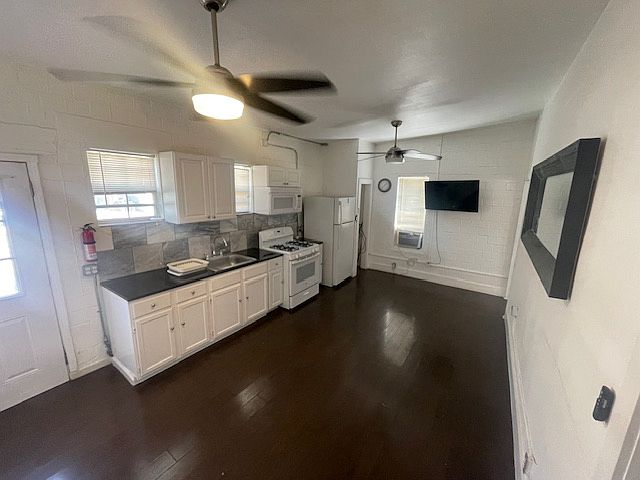 1st image of 1105 E 6th St #1105