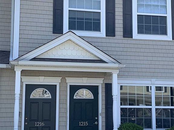 2nd image of 1216 Willow Ln Unit 1215